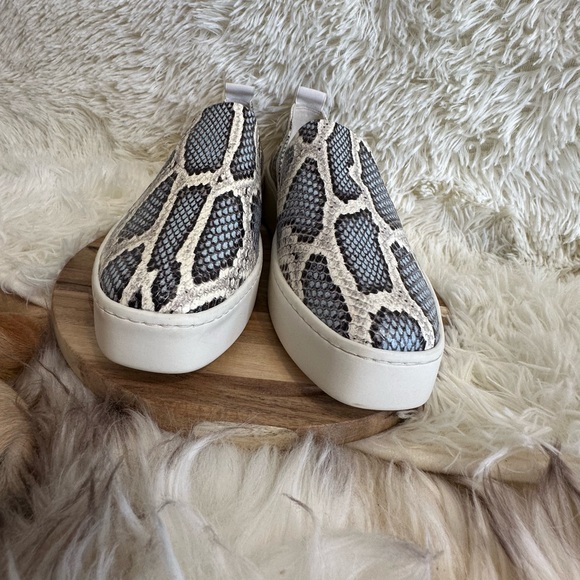 Vince ( Brand New ) designer Saxon 2 Slip On Sneakers in Snake skin Print shoe - Picture 7 of 10